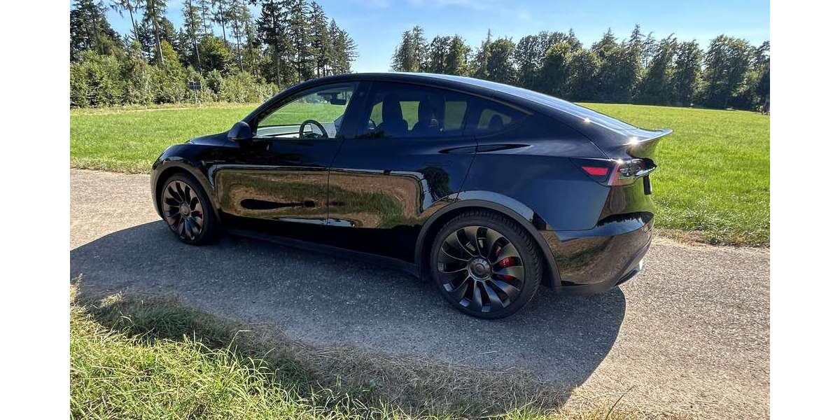 Tesla Model Y 13.600 km 48.000 € Schorndorf 73614
