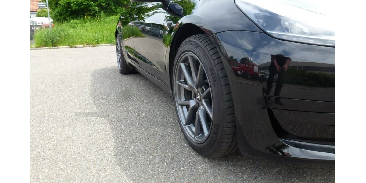 Tesla Model 3 SR+ RWD 60 kWH neuwertig * Mwst. ausweisba 11.300 km 34.900 &euro; Nürtingen 72622