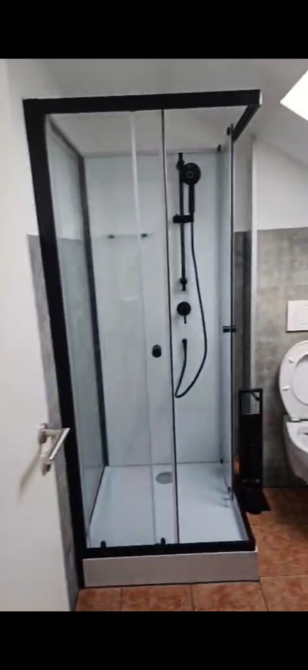 1 Zimmer Dachgeschoßwohnung, kernsaniert