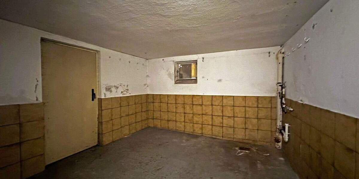 Mehrfamilienhaus, Wohnhaus Stuttgart Obertürkheim - 8 Zimmer, 130 m&sup2;, 460.000&euro; | Angebot:24140632