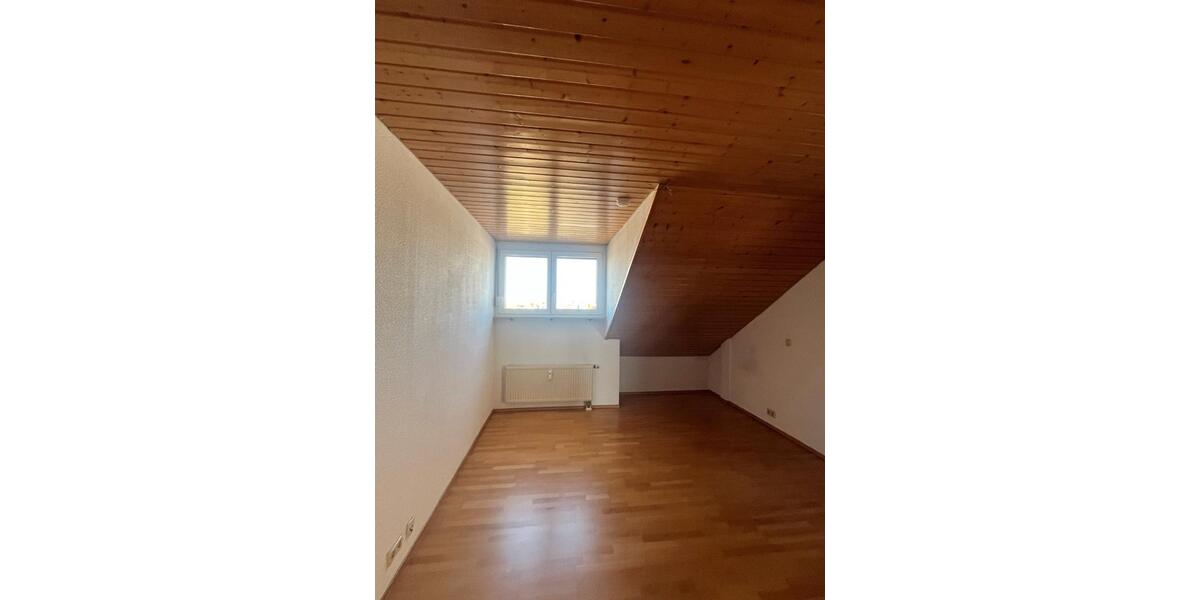 Dachgeschoßwohnung Fellbach Oeffingen - 4 Zimmer, 90 m&sup2;, 1.300&euro; | Angebot:26130840