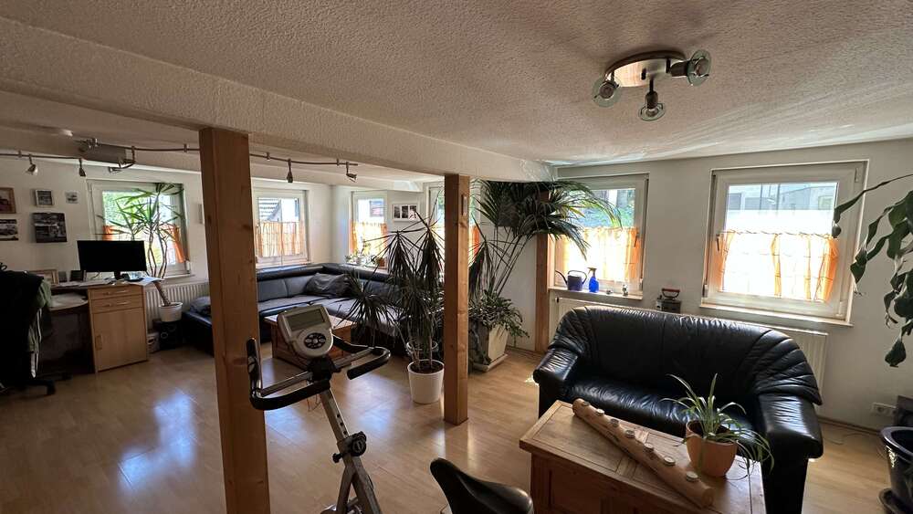 Einfamilienhaus Stuttgart Birkach - 18 Zimmer, 366 m&sup2;, 770.000&euro; | Angebot:27212576