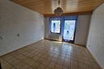 ++Haus mit 2 Wohnungen, Balkon, Küche und große Doppelgarage