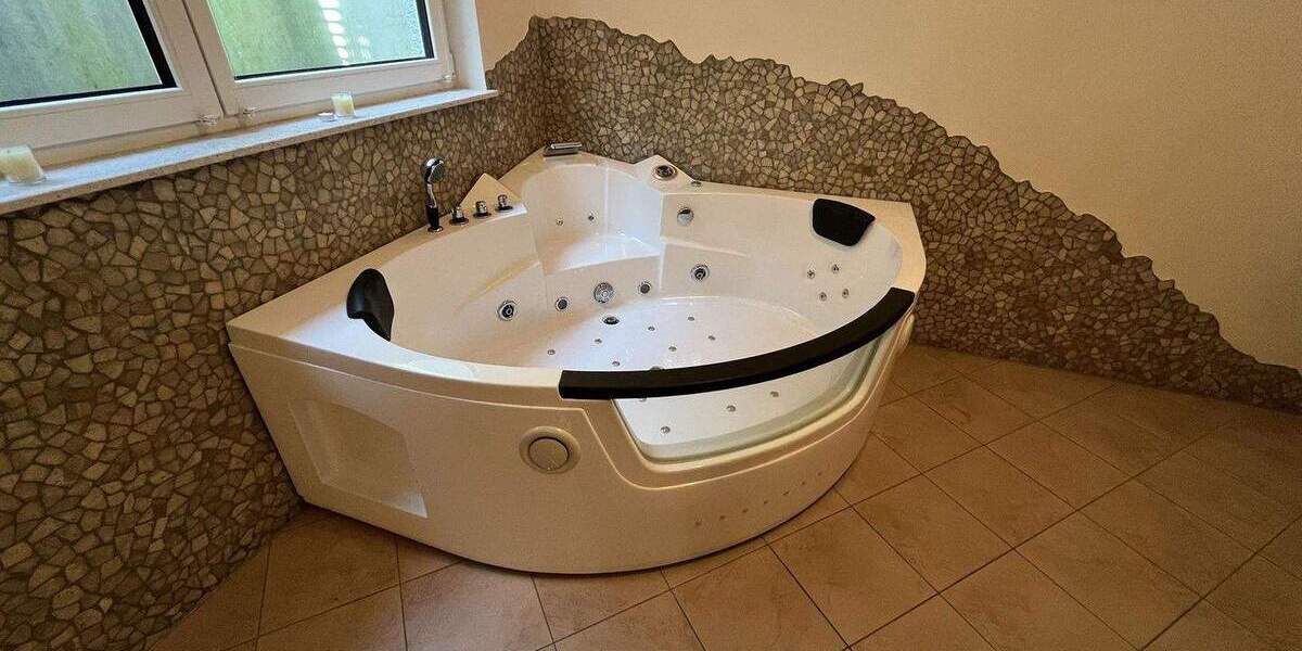 Freistehendes Einfamilienhaus mit Wellnessbereich, Einliegerwohnung und Doppelgarage in Kornwestheim 8 zimmer