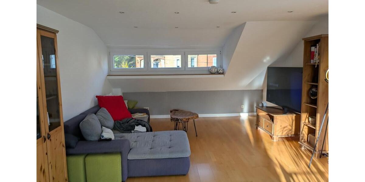 Dachgeschoßwohnung Stuttgart Luginsland - 4.5 Zimmer, 129 m&sup2;, 1.935&euro; | Angebot:24729122