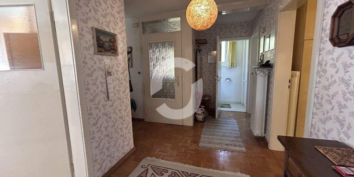 Einfamilienhaus Stuttgart Untertürkheim - 8 Zimmer, 700.000&euro; | Angebot:25743406