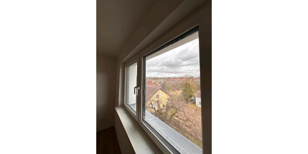 Dachgeschoßwohnung Markgröningen - 2.5 Zimmer, 80 m&sup2;, 1.375&euro; | Angebot:25267862