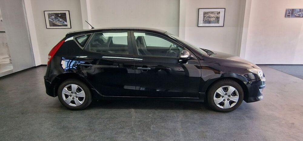i30