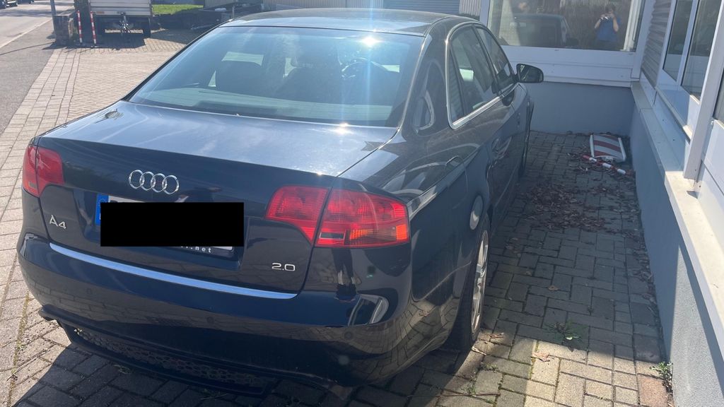 Audi A4 215.000 km 3.000 &euro; Böblingen 71032