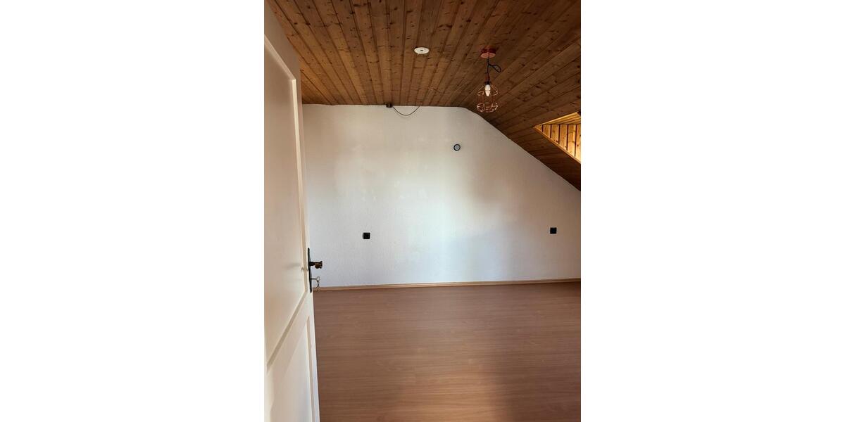 Dachgeschoßwohnung Stuttgart Bad Cannstatt - 3 Zimmer, 48 m&sup2;, 900&euro; | Angebot:26409398