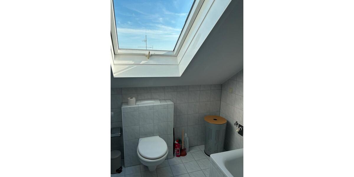 Dachgeschoßwohnung Stuttgart Sillenbuch - 3 Zimmer, 80 m&sup2;, 1.500&euro; | Angebot:25223834