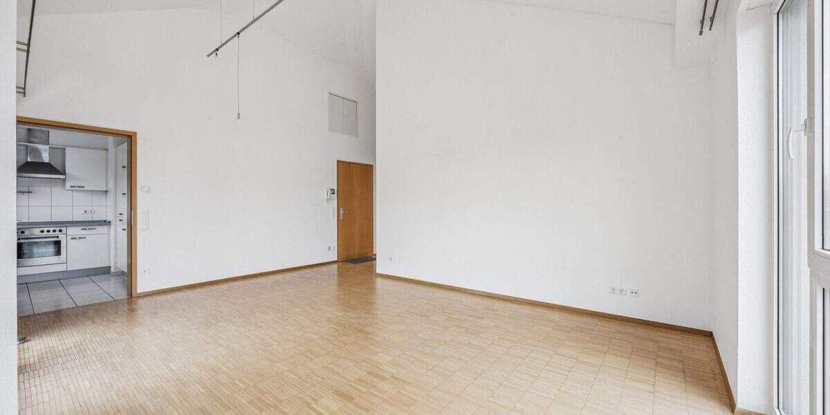 Allein auf der Etage: Ruhige 2-Zimmer-Dachgeschosswohnung mit West-Balkon & Tiefgarage 2 zimmer