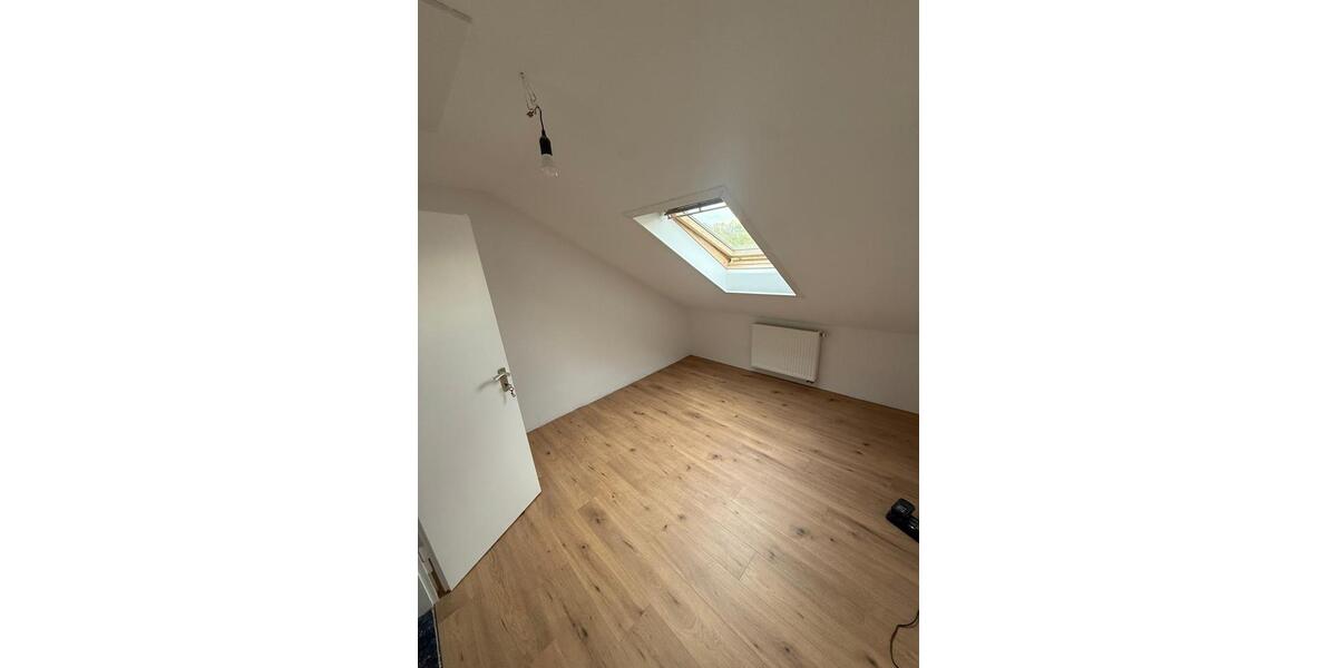 Dachgeschoßwohnung Ludwigsburg Eglosheim - 3 Zimmer, 47 m&sup2;, 890&euro; | Angebot:26234301
