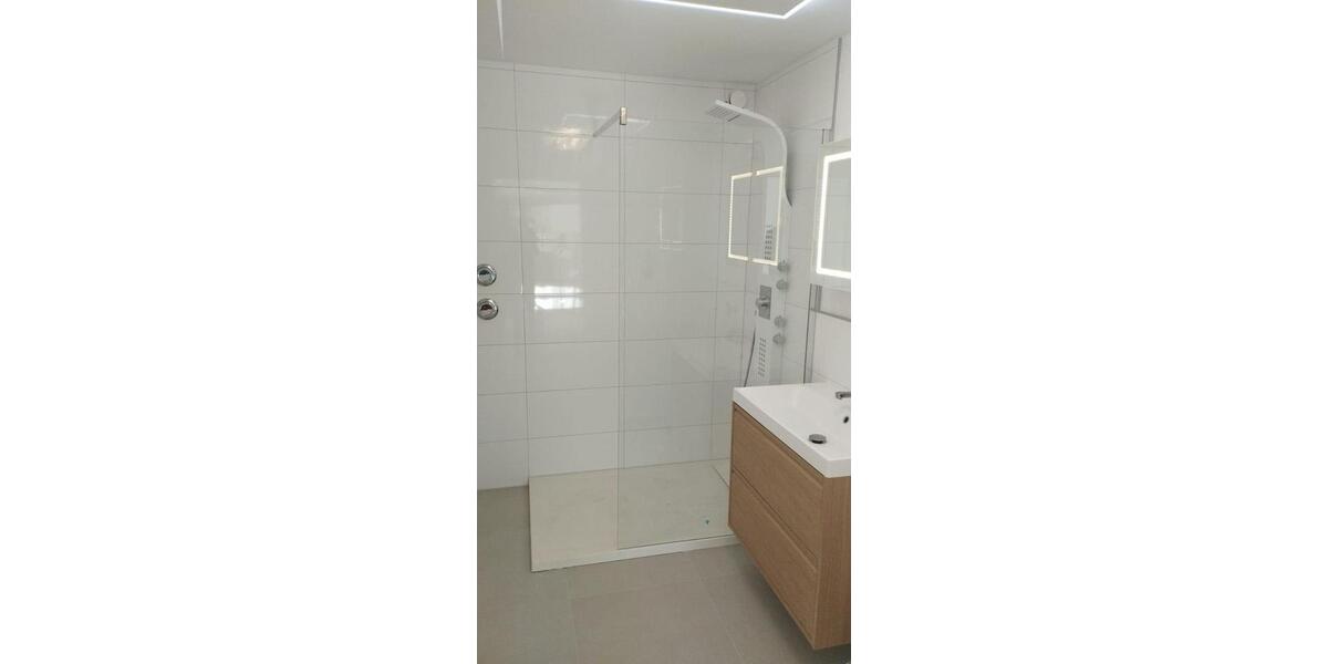 ohne Makler - Erstbezug nach Sanierung - helle, großzügige 2.5 Zi-Whg mit 70m² Dachterrasse 2.5 zimmer