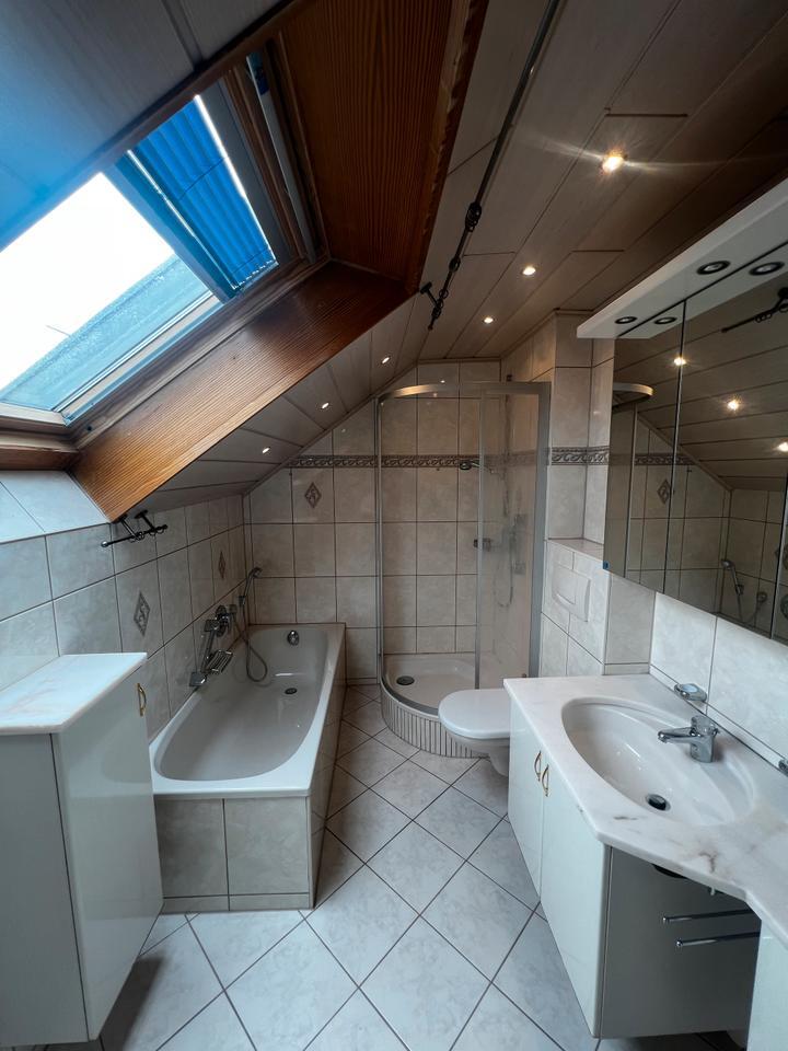 TOP-LAGE REIHENENDHAUS, GROßER GARTEN, GARAGE, KÜ, BAD, GÄSTE-WC,