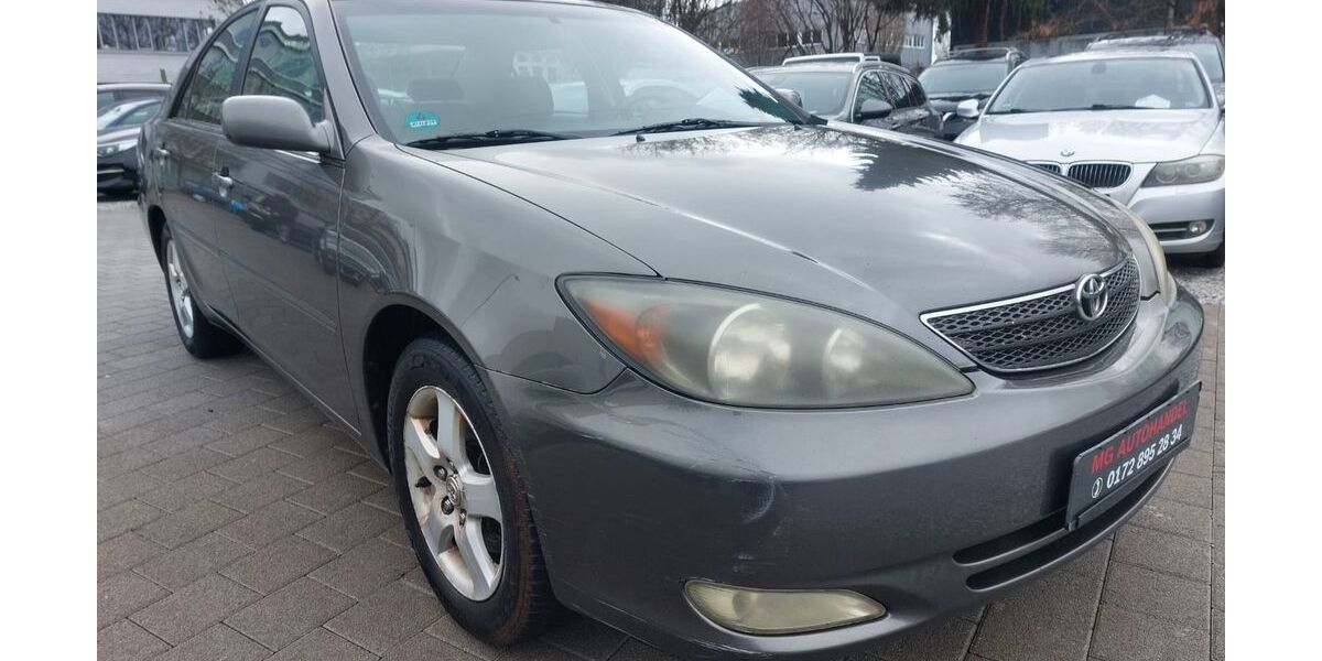 Toyota Camry 233.926 km 1.999 &euro; Fellbach 70736