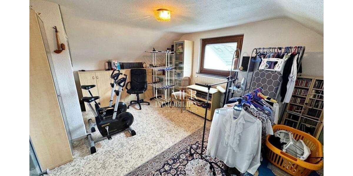 gepflegte Doppelhaushälfte mit großzügigem Grundstück in bester Lage von Böblingen 8 zimmer