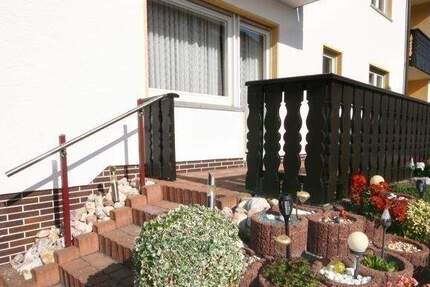 gepflegtes Einfamilienhaus mit drei Garagen, Terrasse, 2 Balkone, kinderfreundlicher Garten, ruhige Wohnlage von Weidenhausen