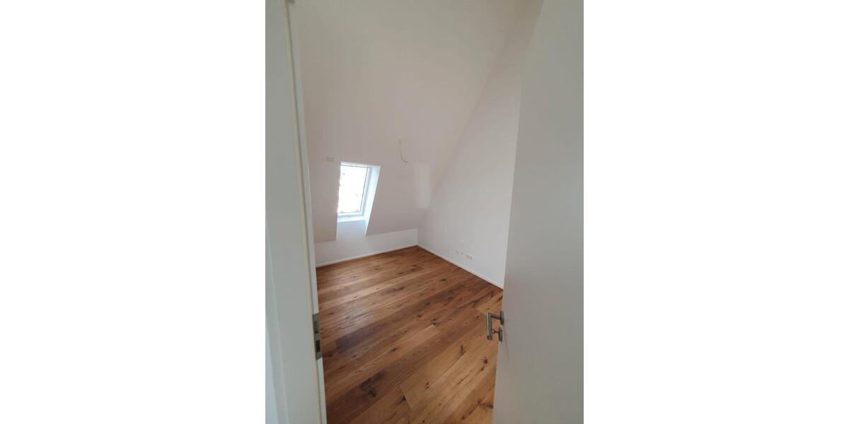 Maisonettenwohnung Schwieberdingen - 4 Zimmer, 140 m&sup2;, 1.899&euro; | Angebot:26047525