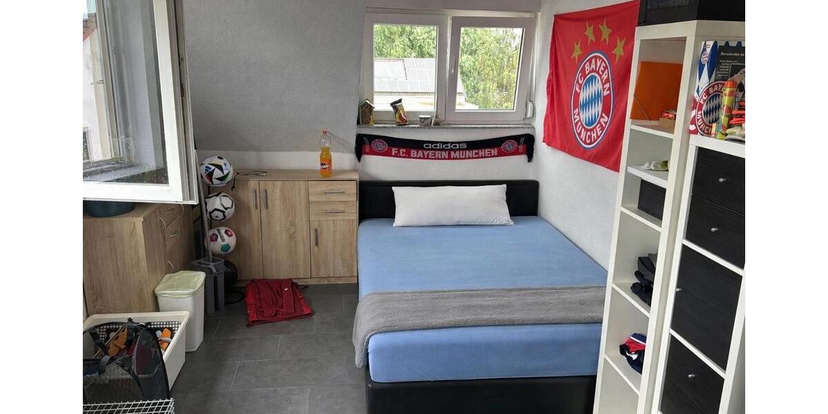 Dachgeschoßwohnung Leonberg - 3 Zimmer, 82 m&sup2;, 1.050&euro; | Angebot:26083451