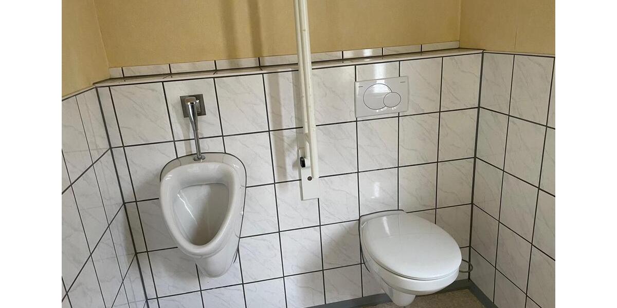 Zum Verkauf: renovierungsbedürftiges Mehrfamilienhaus in Unterjes zimmer