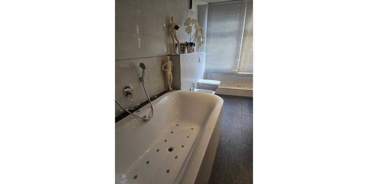 Erdgeschoßwohnung Stuttgart Bad Cannstatt - 7 Zimmer, 160 m&sup2;, 550.000&euro; | Angebot:27256457