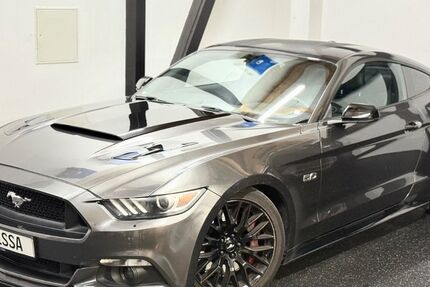Ford Mustang 83.000 km 32.999 € Illingen 75428