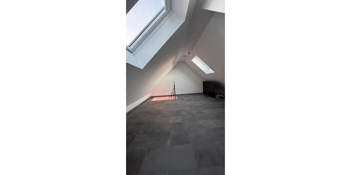 Dachgeschoßwohnung Plochingen - 2.5 Zimmer, 65 m&sup2;, 1.100&euro; | Angebot:25371392