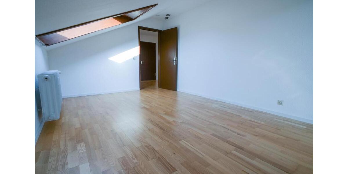 Dachgeschoßwohnung Freiberg am Neckar - 2 Zimmer, 66 m&sup2;, 900&euro; | Angebot:25422858