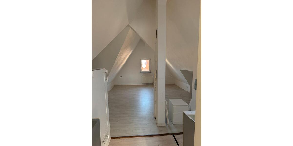 Dachgeschosswohnung mit extra Bad 1 zimmer