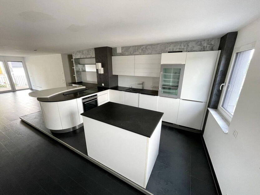 4 Zimmer NeubauWohnung mit Südbalkon, Tiefgarage, Einbauküche und Jacuzzi