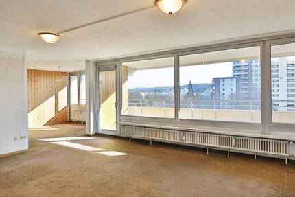 Großzügige, lichtdurchflutete Wohnung mit viel Gestaltungspotential