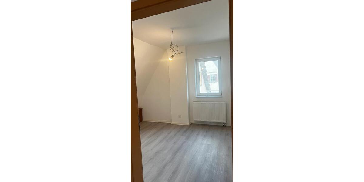 Dachgeschoßwohnung Stuttgart Luginsland - 2 Zimmer, 50 m&sup2;, 850&euro; | Angebot:25105263
