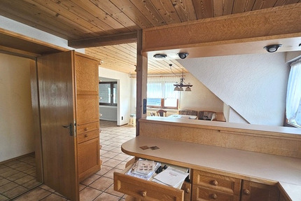++Haus mit 2 Wohnungen, Balkon, Küche und große Doppelgarage