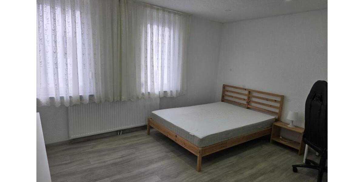 Vollmöbliertes WG-Zimmer mit Balkon in Stuttgart Zuffenhausen 1 zimmer