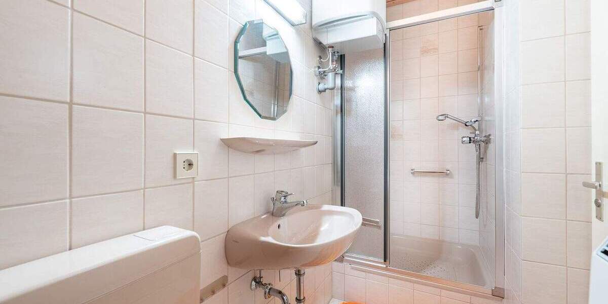 Mehrfamilienhaus, Wohnhaus Stuttgart Degerloch - 9 Zimmer, 140 m&sup2;, 690.000&euro; | Angebot:25685475