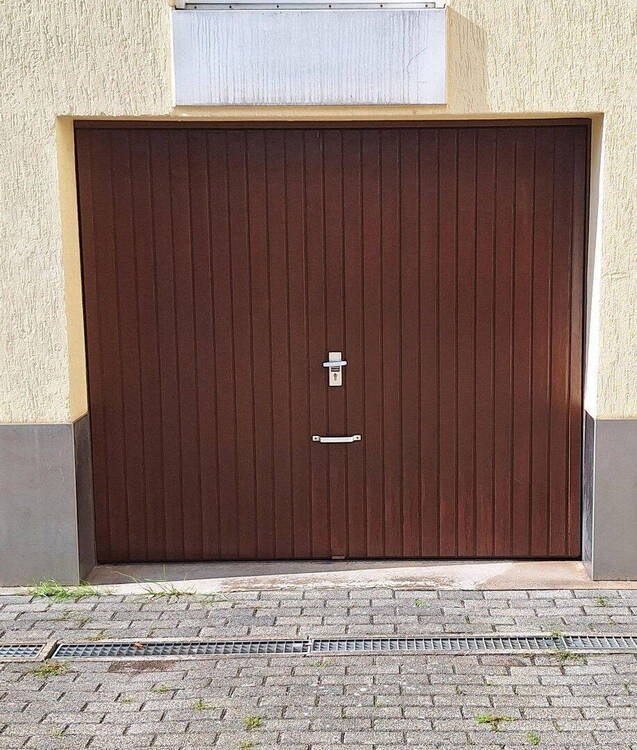 4-Zimmer-Wohnung, 83 m2, neu renoviert, inkl. Garage + Carport