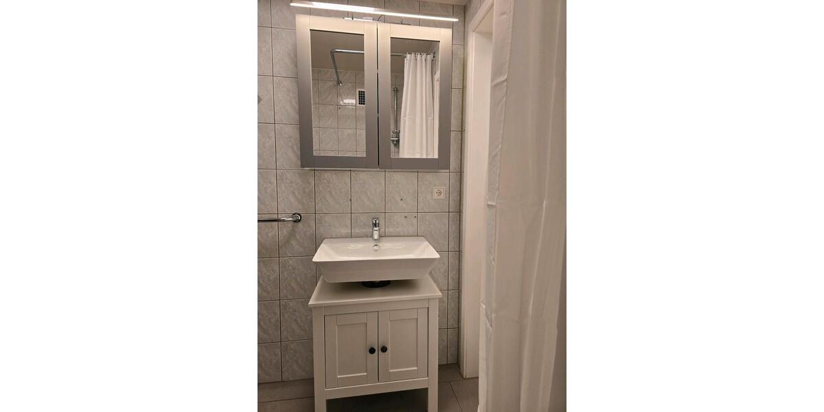 Erstbezug nach Sanierung: vollmöblierte Nichtraucherwohnung 1 zimmer