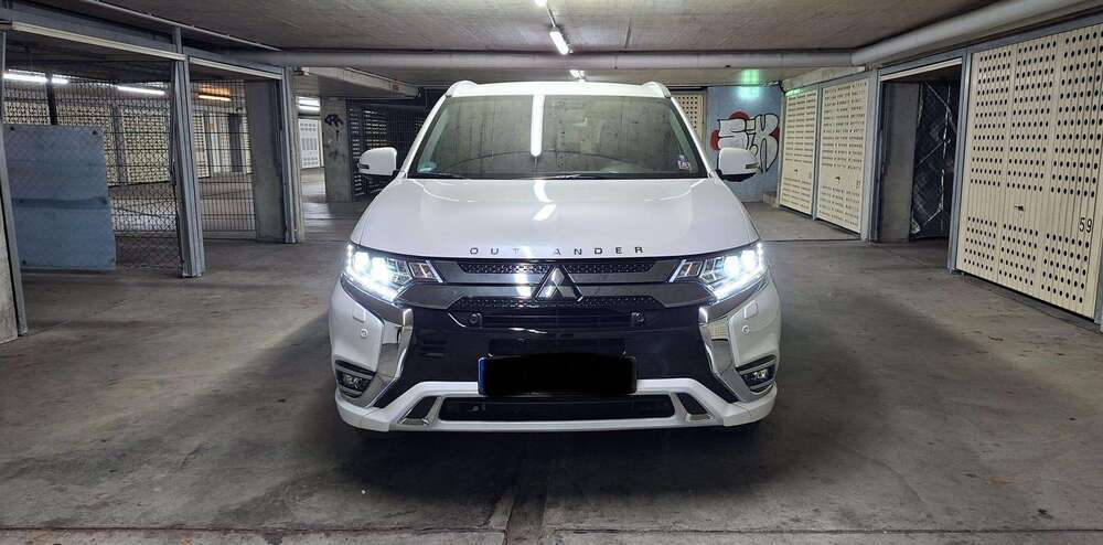 Mitsubishi Outlander 55.000 km 25.000 € Stuttgart 70372