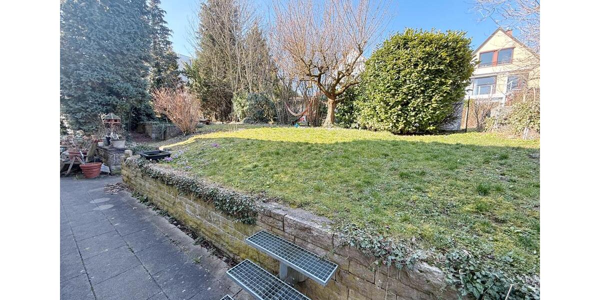 Dachgeschoßwohnung Stuttgart Botnang - 3 Zimmer, 93 m&sup2;, 1.150&euro; | Angebot:25414797