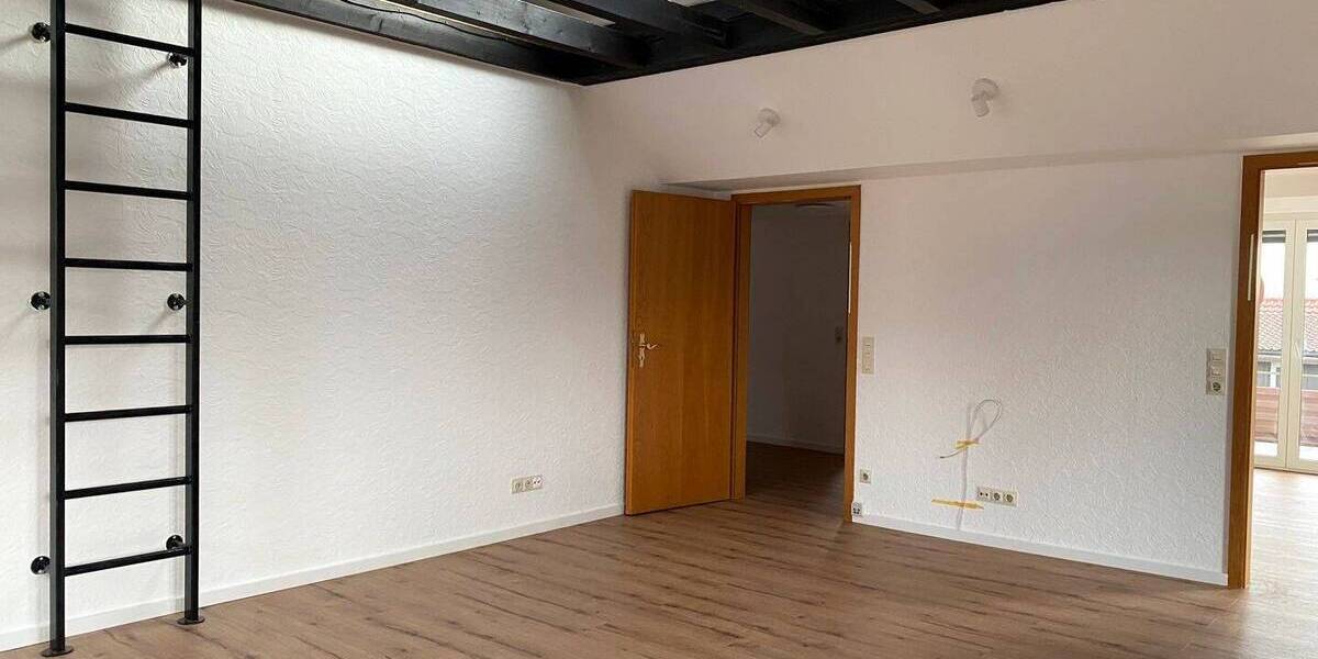 Top renovierte 3,5-Zimmer-Atelierwohnung mit EBK u. Südbalkon in bevorzugter Aussichtslage 3 zimmer