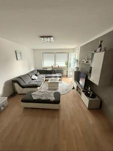 GEPFLEGT, HELL UND GUT GESCHNITTEN IN RUHIGER LAGE - Etagenwohnung Ditzingen | Angebot:25420108