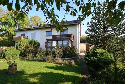 Großzügige Doppelhaushälfte mit schönem Garten, zentral gelegen 7 zimmer