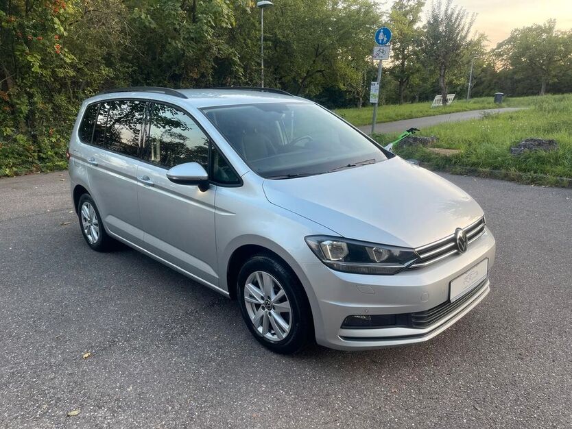 VW Touran 143.747 km 15.499 € Stuttgart 70469