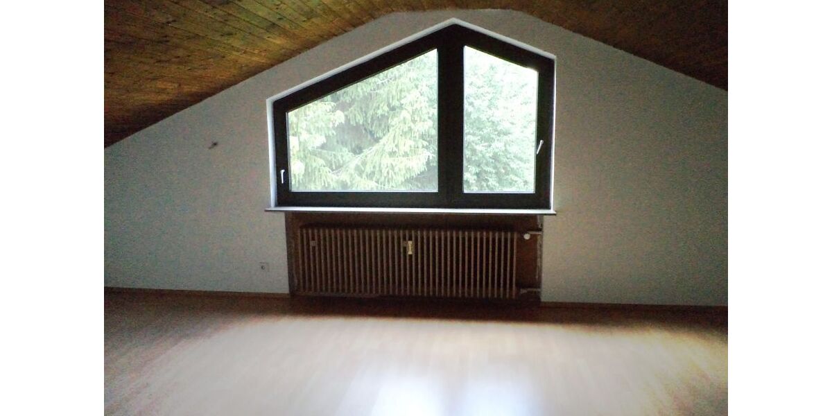 Gemütliche 3 Zimmer Dachgeschosswohnung mit EBK und Balkon - Dachgeschoßwohnung Weil im Schönbuch | Angebot:25239500