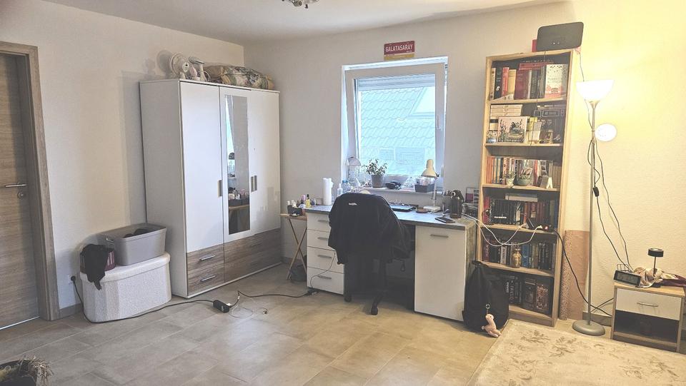 Große, neuwertige, 1,5 Zi.-Single-DG-Whg. in Stgt.-Zuffenhausen 1 zimmer