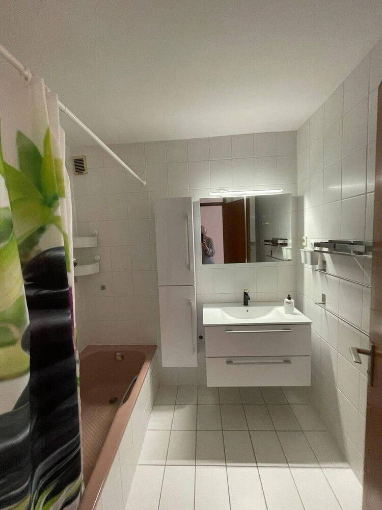 Bezugsfreie 4,5-Zi.-Wohnung mit Terrasse & Tiefgarage - im Grünen