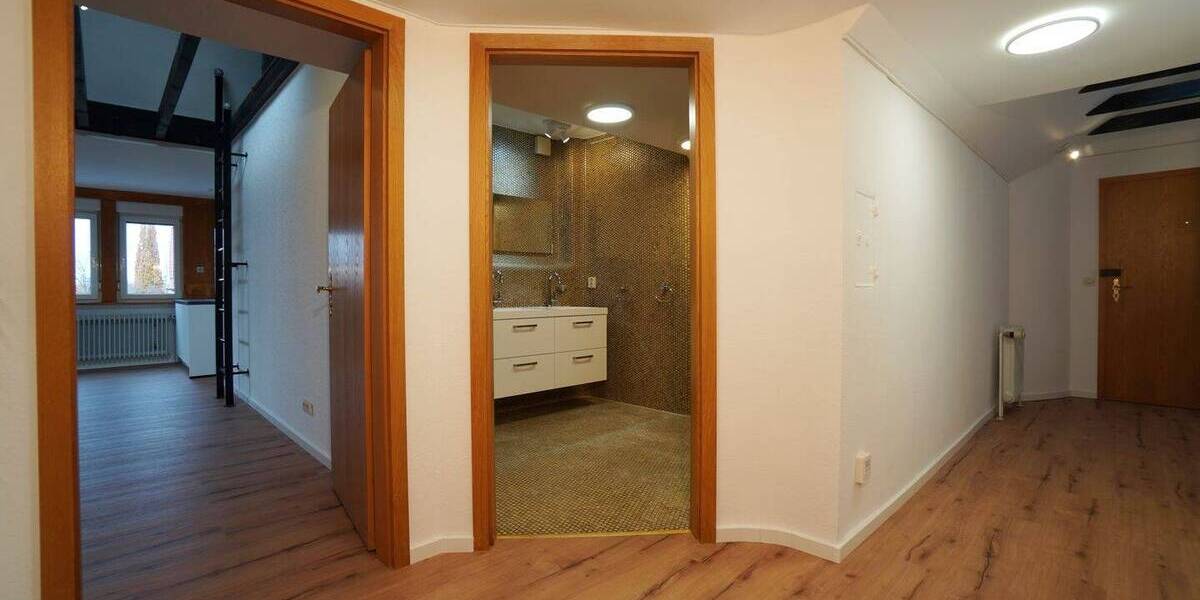 Top renovierte 3,5-Zimmer-Atelierwohnung mit EBK u. Südbalkon in bevorzugter Aussichtslage 3 zimmer