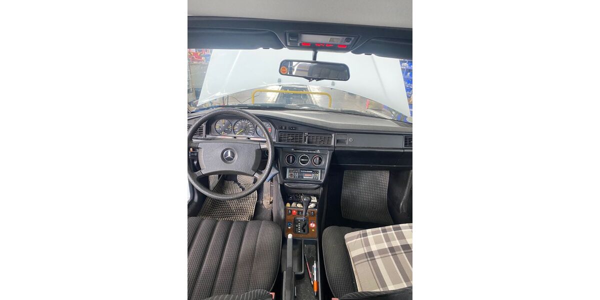 Mercedes-Benz 190 216.000 km 3.000 &euro; Korntal 70825