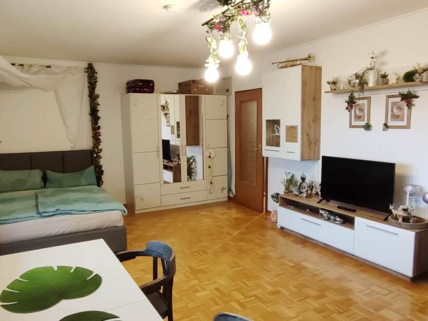 ”Gut geschnittene 1-Zi.-ETW mit Aufzug und Stellplatz in gepflegter Wohngegend von Tamm” 1 zimmer